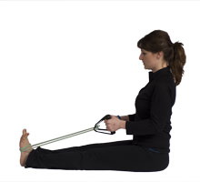 Упражнение для мышц спины с резиновой полосой, или резиновым жгутом (эксертьюбом)